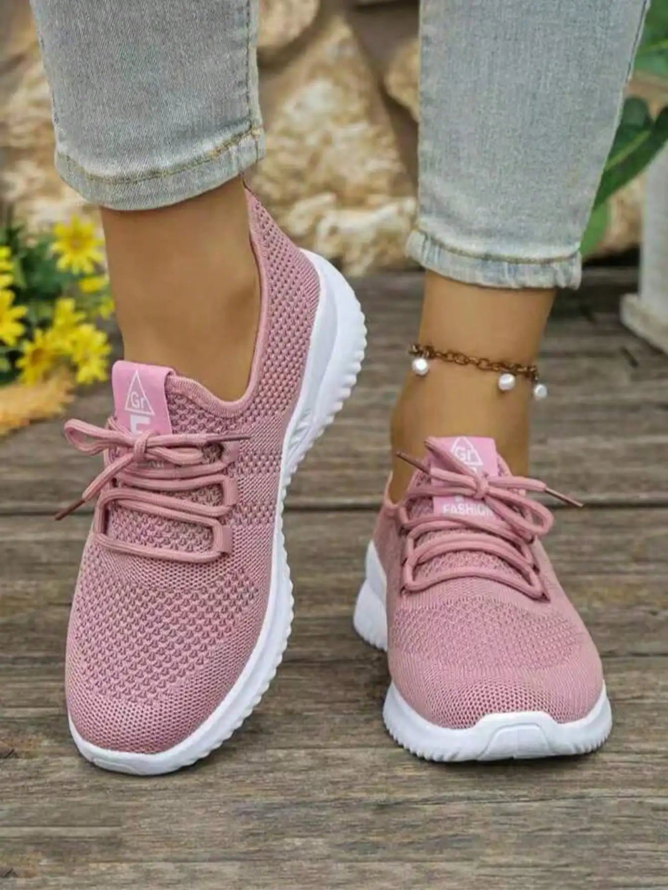 Womens Lightweight Walking Shoes With Breathable Mesh Upper Non-Slip