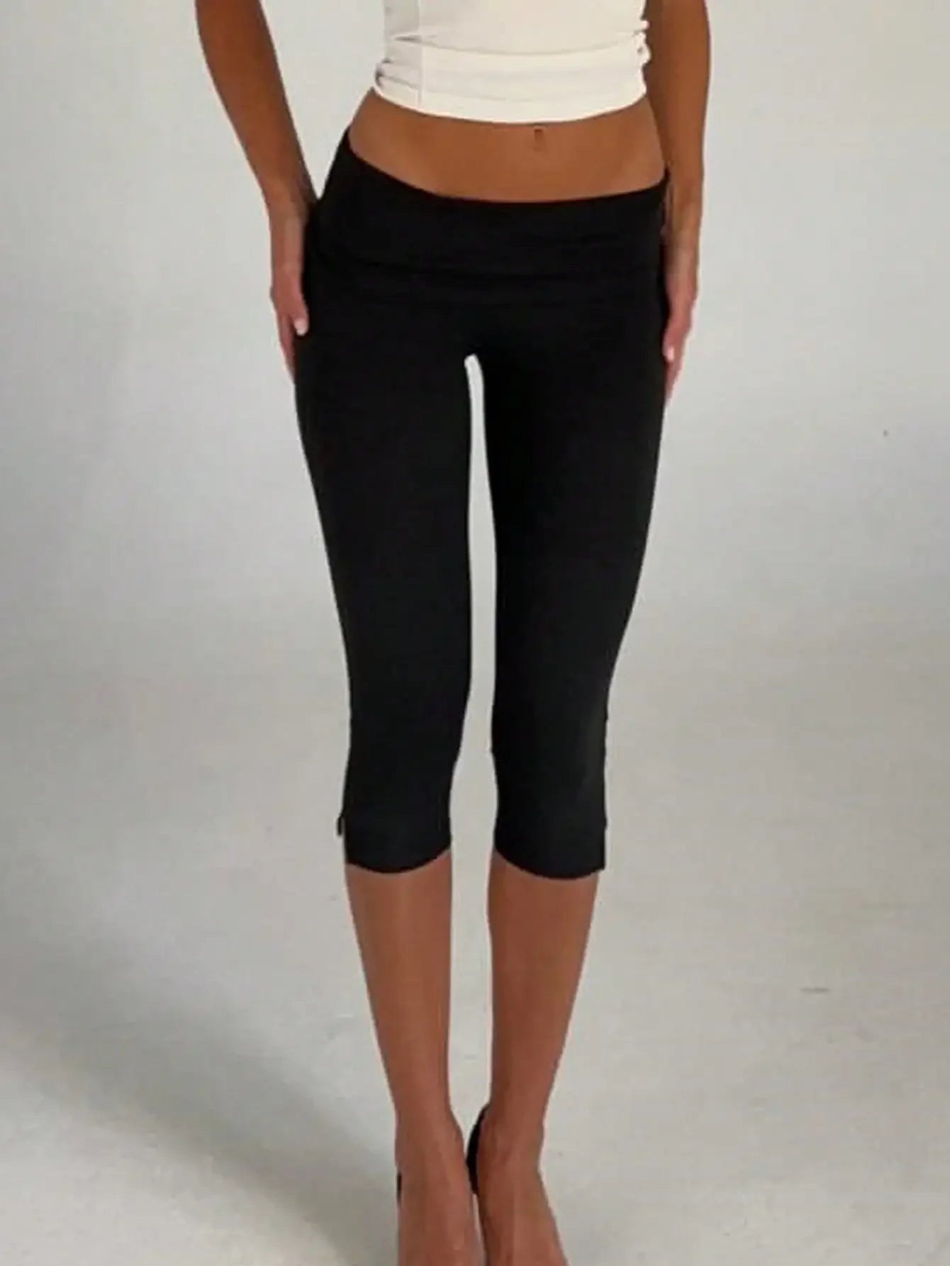 Women's Low Waist Capri Leggings With Fold Over Waistband