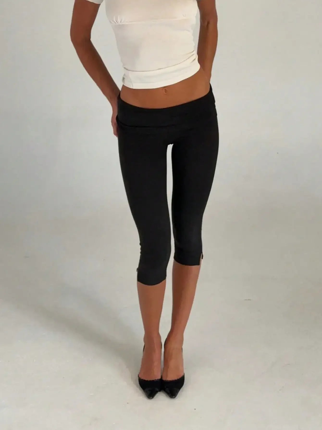 Women's Low Waist Capri Leggings With Fold Over Waistband