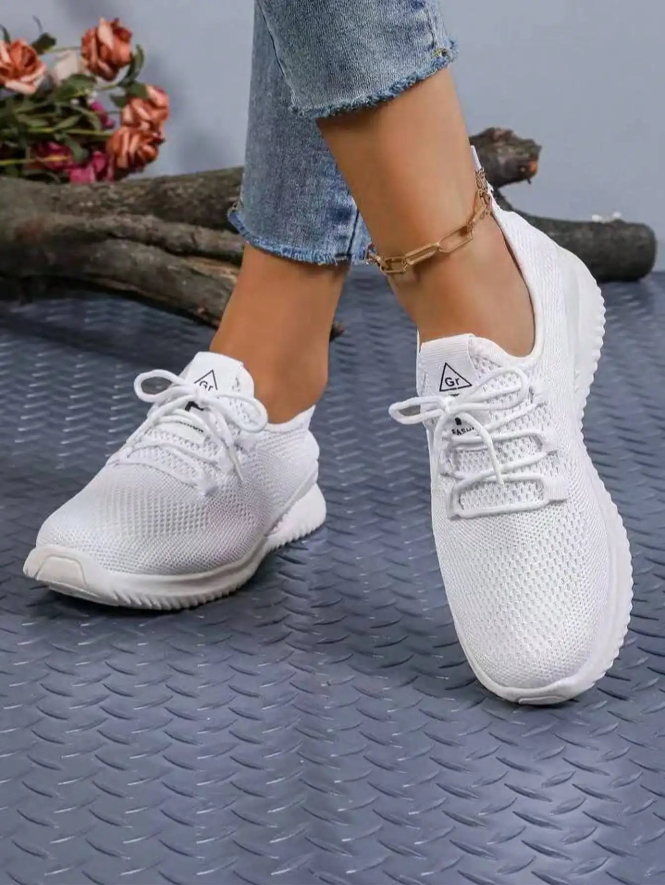 Womens Lightweight Walking Shoes With Breathable Mesh Upper Non-Slip