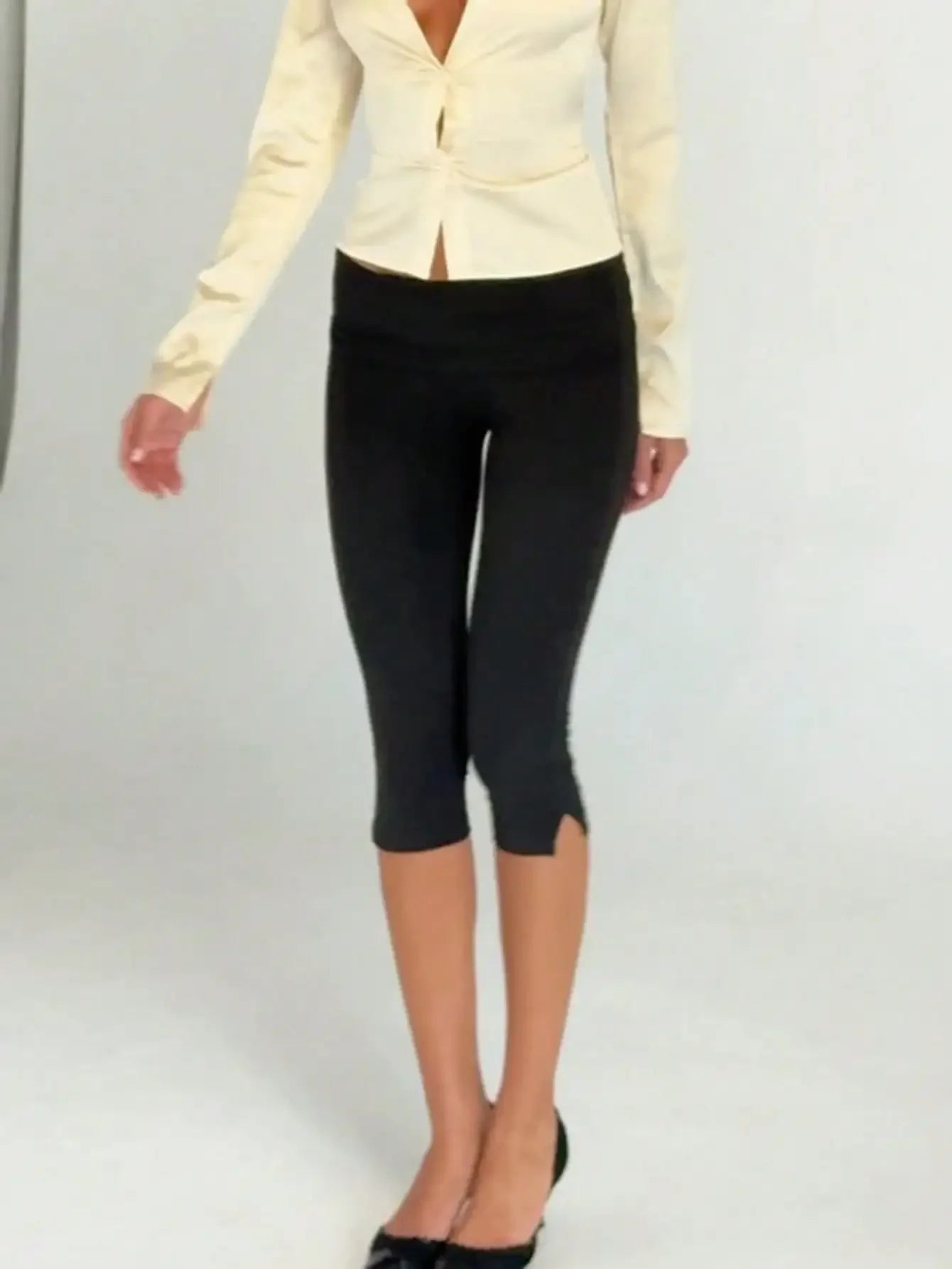 Women's Low Waist Capri Leggings With Fold Over Waistband