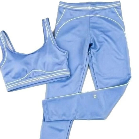 Slim Fit Yoga Outfit With Stretch Fabric And Graphic Design